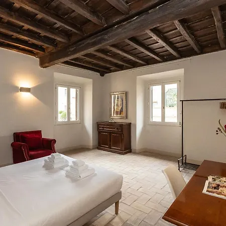 Historical - Arco Dei Banchi Рим